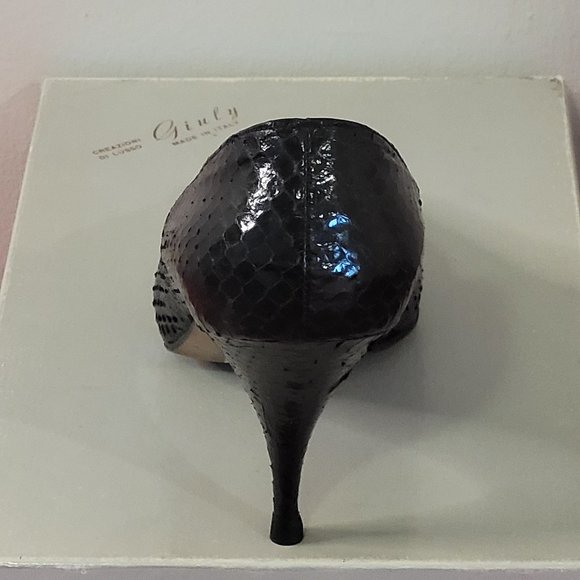 GENTLY USED, VINTAGE, GIULY, LADY'S ITALIAN SHOES, SIZE 5 & 1/2!!! - Picture 6 of 8